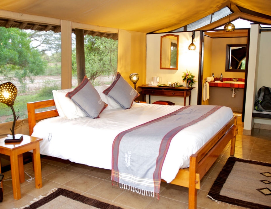 Voyager Ziwani Camp 4