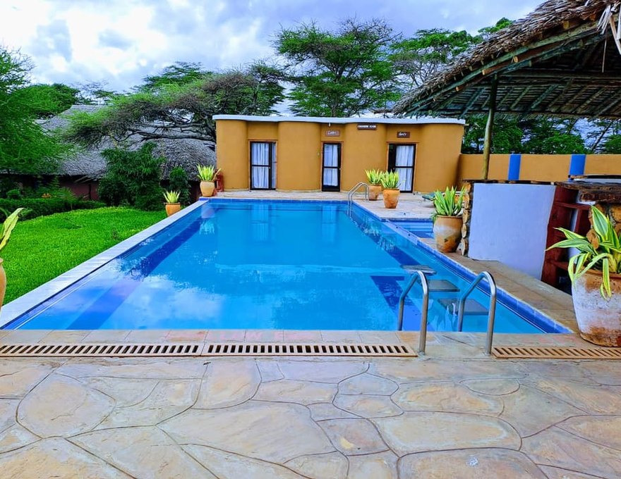 Hunters Luxury Manor 3