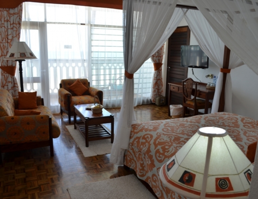 Travelers Beach Hotel